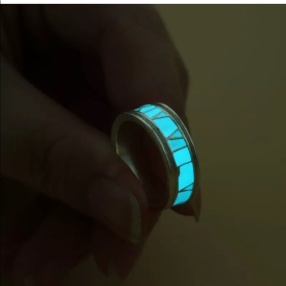 New glow in the dark ring - Picture 2 of 2